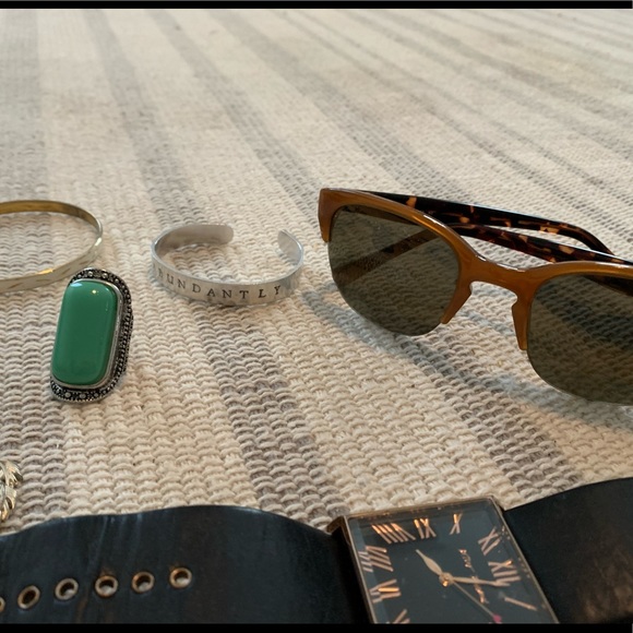 Fun accessories bundle! 💛🤩 - Picture 3 of 6